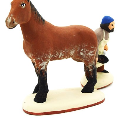 santon de provence peint à la main maréchal ferrant et son cheval face