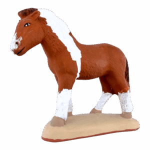 Cheval marron pattes blanches